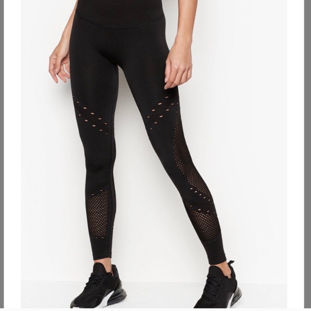 Victoria’s Secret / Victoria Sport pink leggings